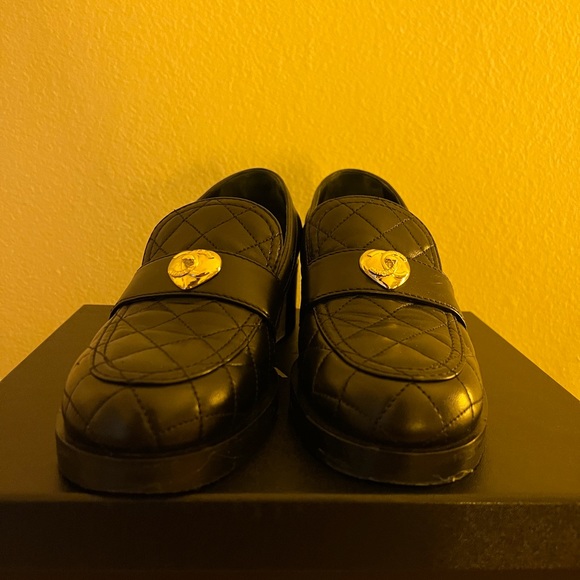 Used Chanel black heart pin loafer with heels - Picture 7 of 8